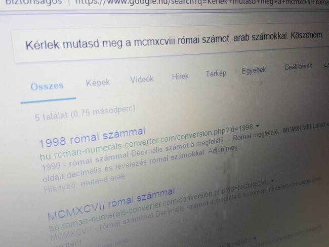 Nem is tudom, mi a menőbb, az hogy a nagyi ilyen illedelmesen próbál meg rákeresni valamire az interneten, vagy az, hogy a Google még erre is tudja a választ... :D