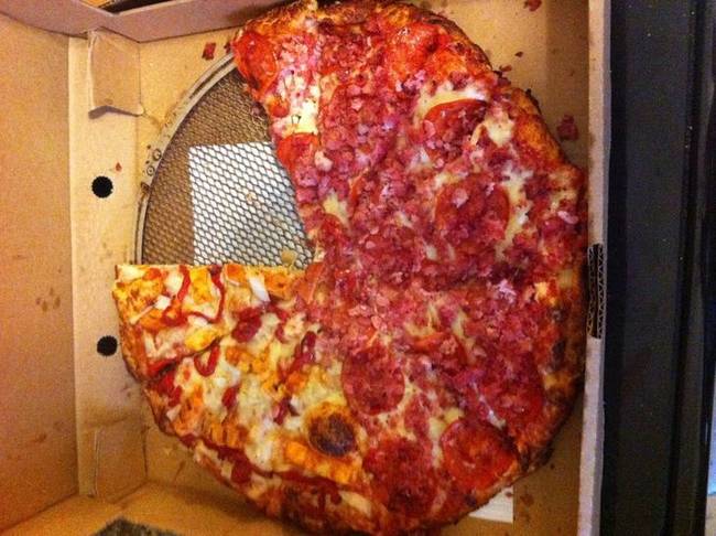 „A pizzám alján felejtették a grillrácsot, amin sütötték."