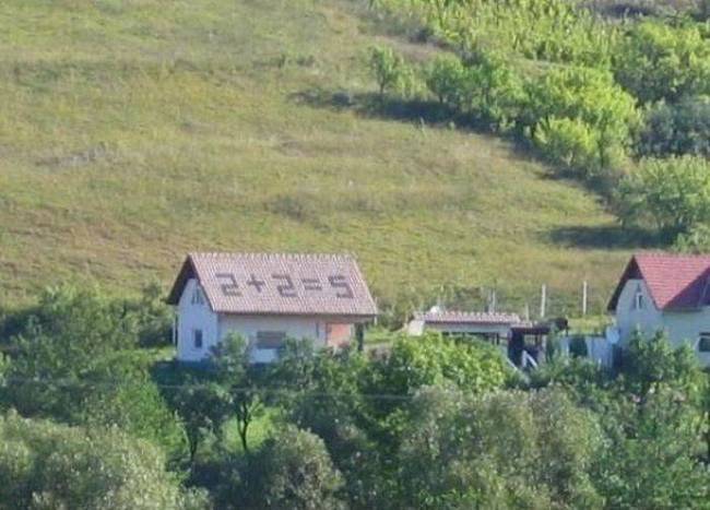 Ezért nem jönnek hozzánk a földönkívüliek…belenéznek a távcsövükbe és ezt látják odafentről…😂