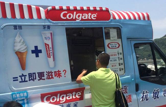 A Colgate fogkrémnek van egy fagyis kocsija, ami folyamatosan járja Hongkong utcáit.