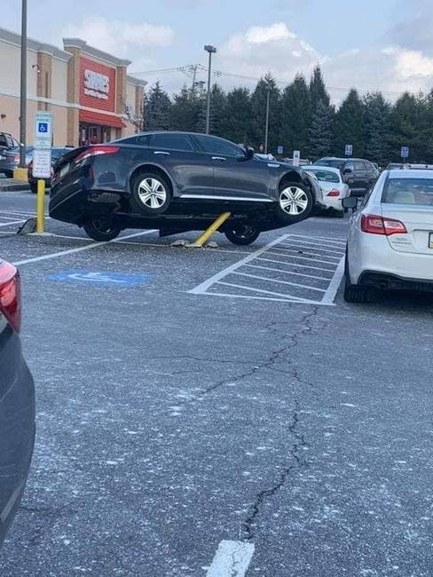 Ehhez azért nem parkoló sebességgel kellett gurulni.