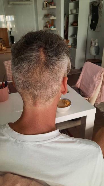 „Az internetes vélemények szerint ez a város legjobb fodrásza.''