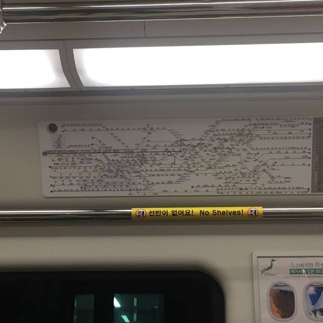 Szöulban akár az egész napot eltölthetnénk azzal, hogy egyik metrójáratról a másikra szállunk. Így néz ki a szöuli metrótérkép.