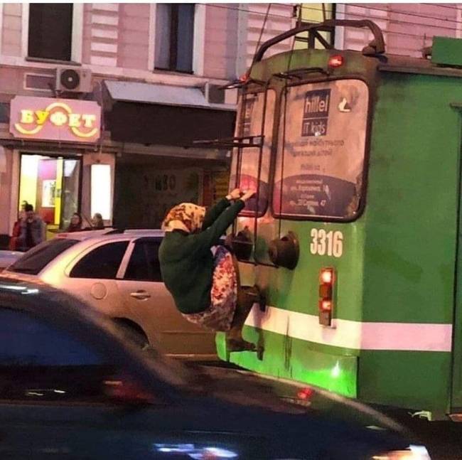 Őrült orosz nagymama és az ingyen trolizás.