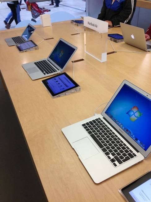 Az Apple Store névtelen trollja.