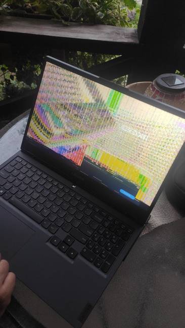 „Életemben először vettem drága kütyüt, és ez történt a monitorral.''