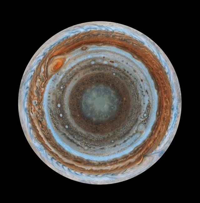 Ritkán látott látvány: a Jupiter alulról.