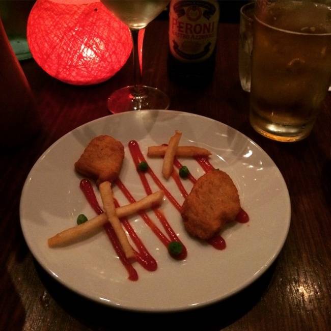 „A barátom romantikus vacsorát ígért az évfordulónkra. Igen, ez mirelit nuggets."
