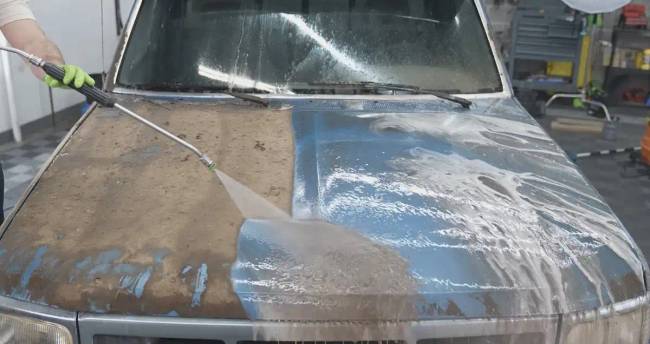 Ez a Ford F-150 1999 óta tétlenül állt: Így néz ki mosás után