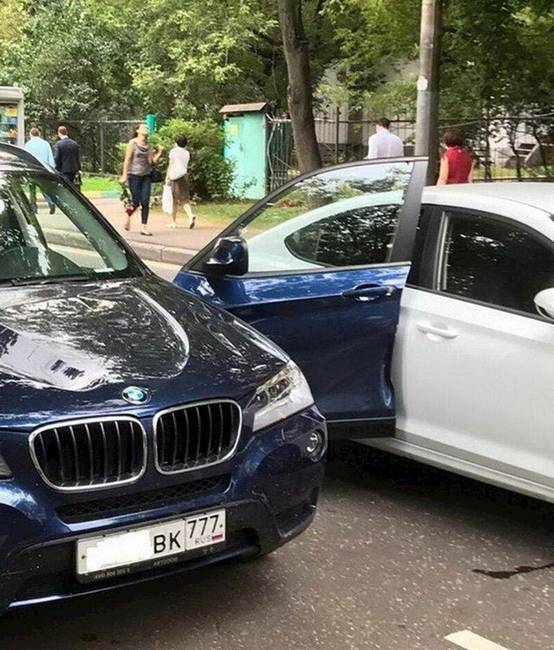 Az új 180°-ban nyíló BMW ajtó egyik prototípusa lehet.