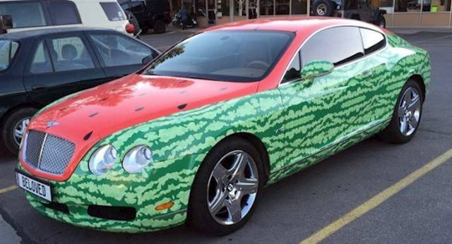 Ennek a Bentley-nek a tulajdonosa nyilvánvalóan imádja a görögdinnyét.
