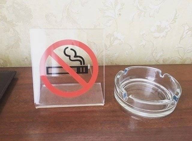 Mivel tilos a dohányzás, tessék...itt egy hamutartó. Érthető. 🙄