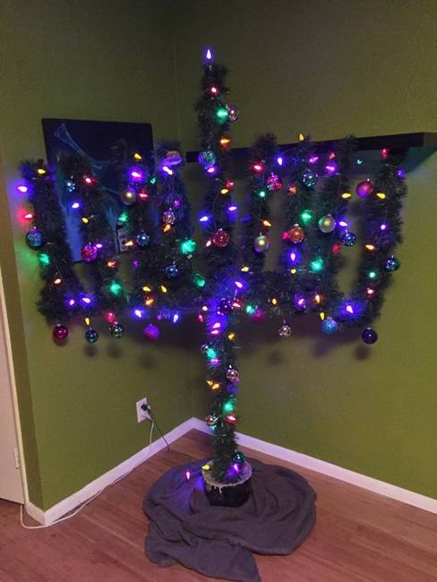 „A lakótársam a karácsonyt ünnepelte, én a hanukát...szóval kompromisszumot kötöttünk."