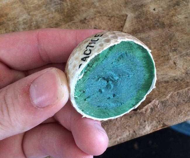 A golflabdák belseje nem egészen olyan, mint gondolnád.