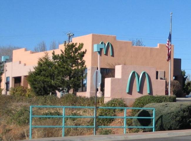 Arizonában van a világ egyetlen McDonald's-a, aminek türkiz színű a logója. Nem véletlenül.