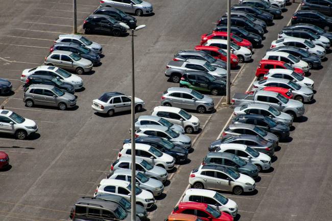 Miért nem nyomja le sok sofőr a kuplungot a motor beindításakor, és érdemes-e ezt tenni?