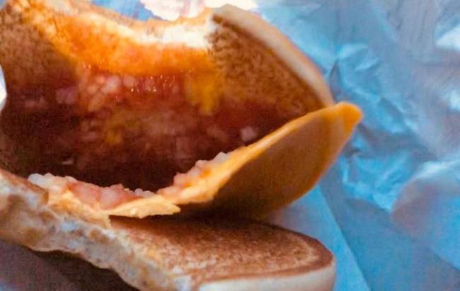„Kértem, hogy ne tegyenek bele savanyúságot, erre kivették a húst is a hamburgeremből. :("