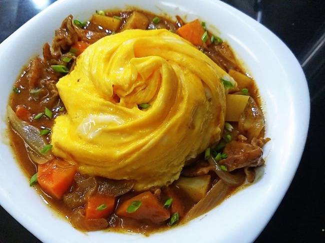 Tornádó omlett, curry-vel.