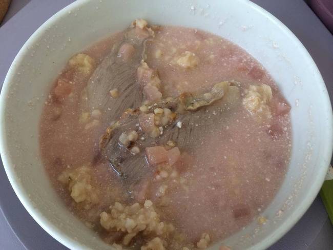 Hús, gyümölcsmártás + valami… (tarhonya vagy pirított dara?)