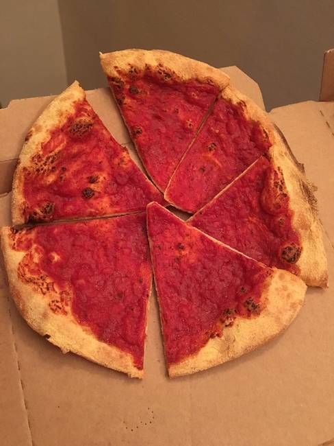 „Valamit félreérthettek a pizzarendelésünkön, mert csak szószt tettek rá, semmi mást."