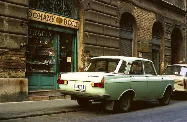 Dohánybolt a 60-as 70-es években, Budapesten.