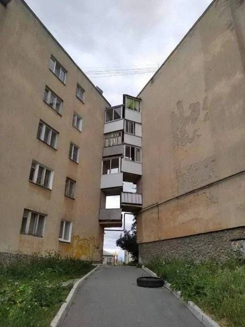 Ki adott ezeknek az embereknek engedélyt? Nézd meg, milyen borzalmas munkát végeztek