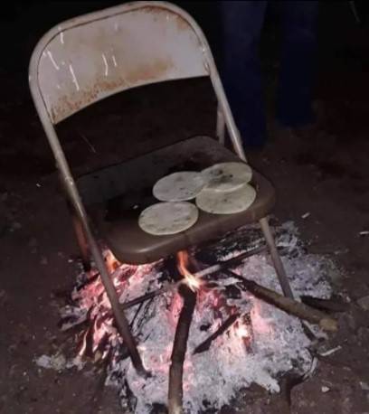 Amikor olyan éhes vagy, hogy nem sajnálod a széket.