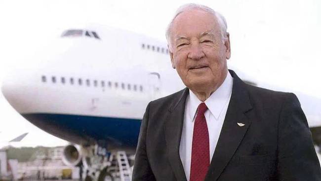 Miért van púp a Boeing 747-es repülőgépen? Hogyan jelent meg és mi a funkciója?