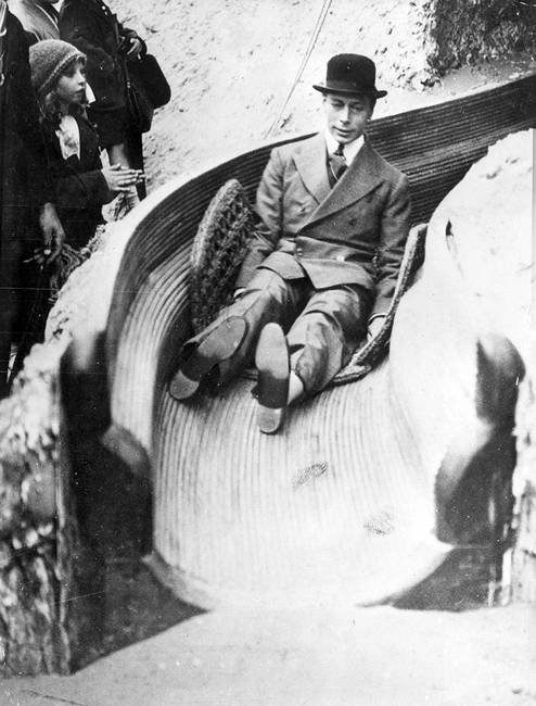 VI. György brit király, mókázás közben, 1938-ban.