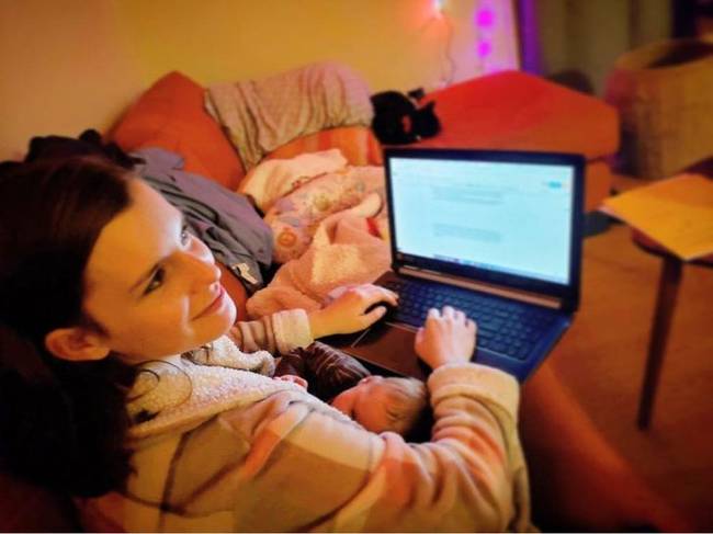 „A feleségem a kisbabánkat szoptatja, miközben szakdolgozatot ír a PhD-jéhez."