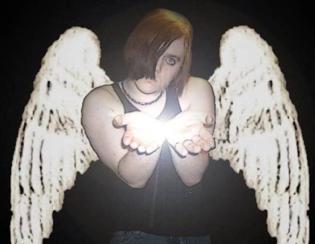 „A góth vagy emo énem keverése a Photoshop tudásommal a középiskolában.''