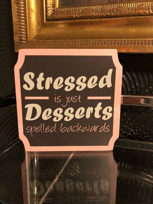 „Tudtad, hogy az angol „desszert” szó visszafelé olvasva „stresszes”-t jelent?”