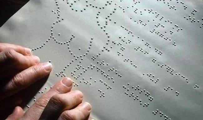 Braille-írással íródott Playboy magazin.