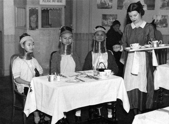 Angliában teázó burmai lányok, 1935-ben.