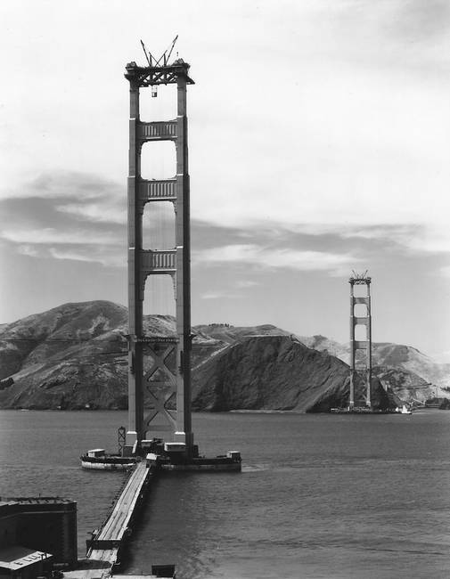 A Golden Gate-híd építése, 1934-ben.