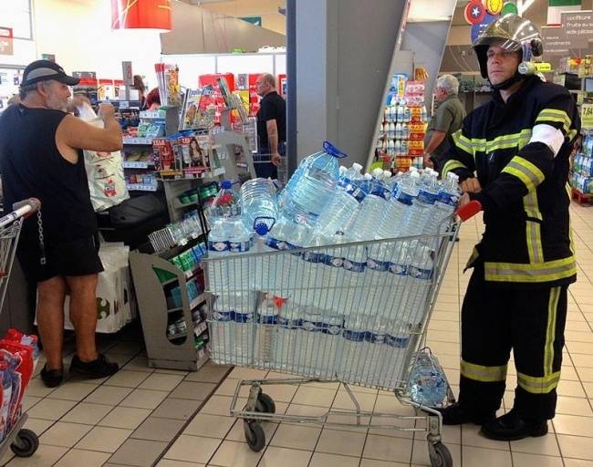 „Bocsi, eléd mehetek?! Az állásom a tét...”