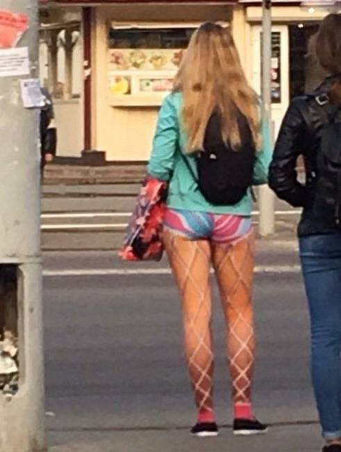 20 abszurd utcai viselet, ami láttán nem tudjuk, hogy sírjunk vagy nevessünk