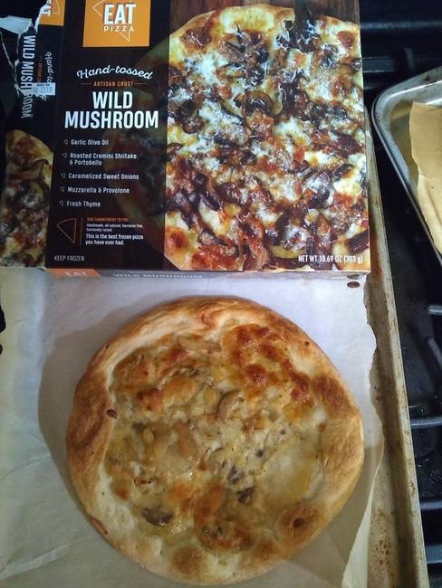 Vadgombás pizza. Talán olyan vadak voltak a gombák, hogy elszaladtak róla, ki tudja...😃