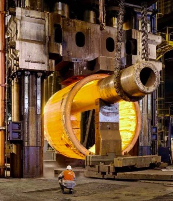 Egy atomreaktor kovácsolása.