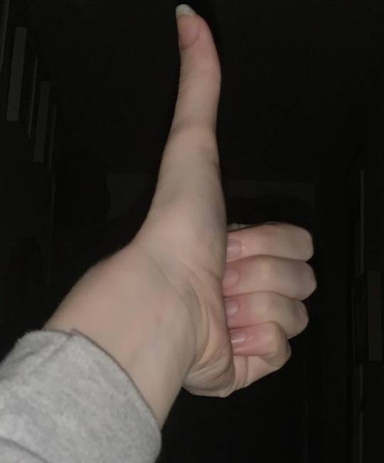 „Ilyen hosszú a hüvelykujjam.''