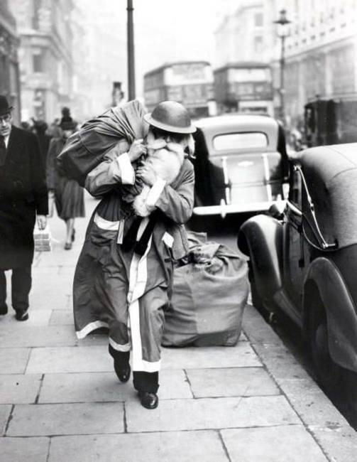 A mikulásnak a háború idején is mennie kellett. (1940)