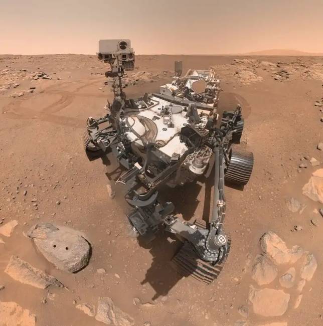 Mik ezek a furcsa kopásnyomok a Curiosity marsjáró kerekein, mikor alig 31 kilométert tett meg