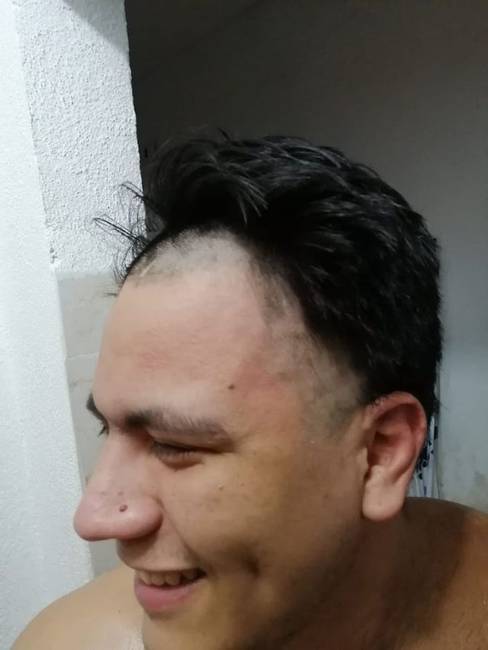 „Magamnak próbáltam levágni a hajam, de néhány centiméter múlva minden tönkrement."
