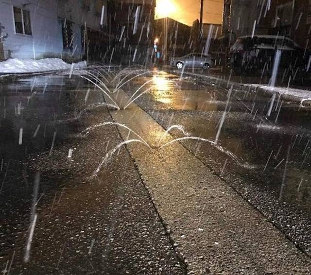 Ez az öntözőrendszer forró sósvizet permetez, ami megakadályozza a jegesedést és a hó felgyülemlését.