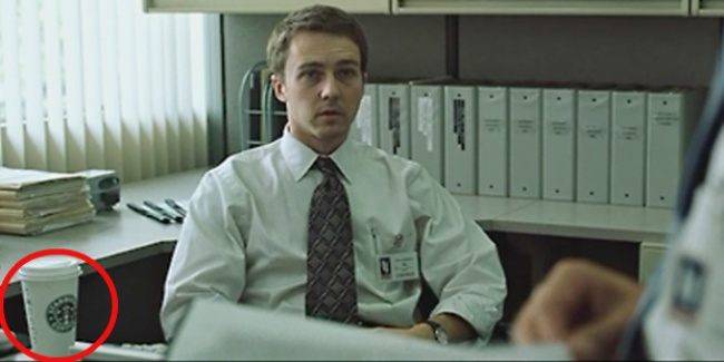 A Harcosok klubja című film számtalan jelenetében Starbucks kávés poharakat láthatunk.