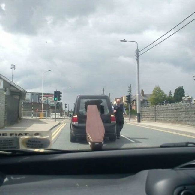 Ki gondolná, hogy egy halott embernek is lehet rossz napja...?!