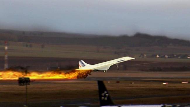 A legendás Concorde repülőgép 2000. július 25-én történt balesetének egyik legtisztább fotója.
