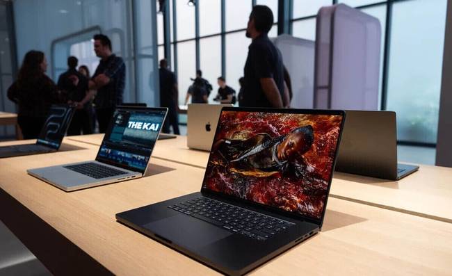 Bloomberg: Az Apple nagyszabású MacBook és iMac frissítést tervez OLED kijelzőkkel