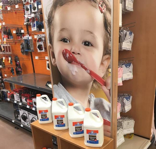 Nem a legjobb háttér a PVA ragasztóknak.