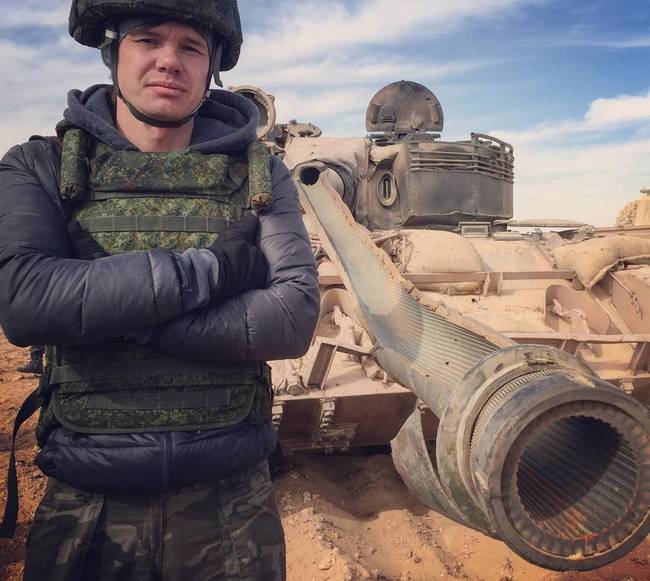 Sikertelen lövés - a töltény leszakította a tank ágyúját.